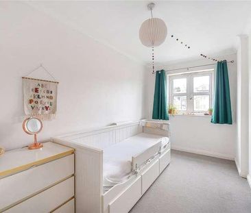 St James's Drive, Wandsworth Common, London, SW12 - Photo 4