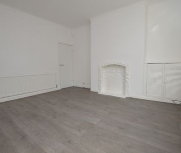 2 Bedroom Terraced House - Photo 4