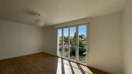 Location Appartement 4 pièces 83m² LA ROCHE SUR YON 85000 - Photo 5