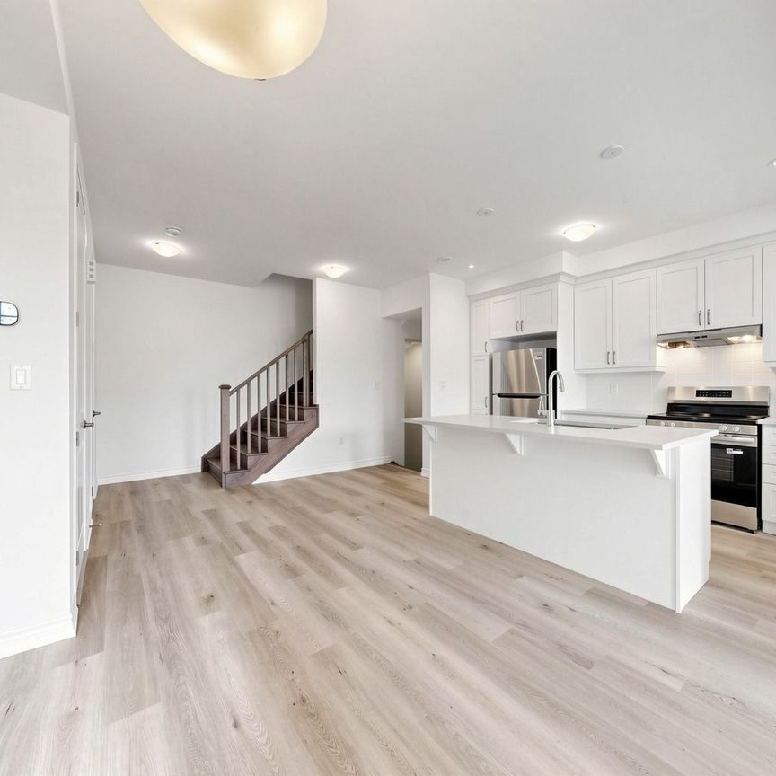 For Lease - 106 Yorkshire Street, Barrie, Ontario - Photo 1