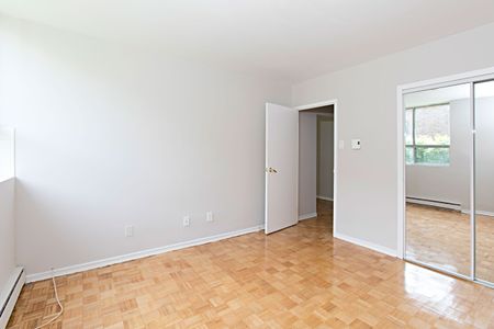 For Lease - 525 Eglinton Avenue Unit# 804, Toronto, Ontario - Photo 2