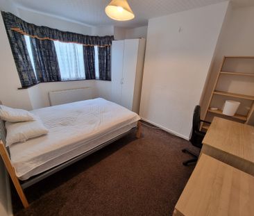 6 Bed Student Accommodation - Photo 3