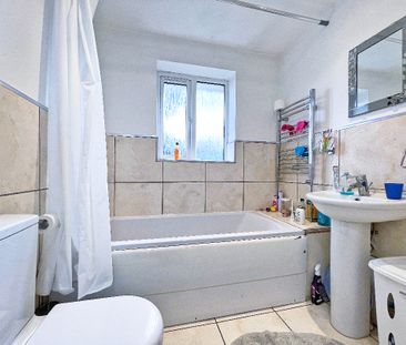 North Farm Road, Farnborough, GU14 - Photo 5