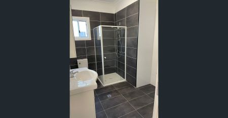 Logan Central - 4 Bedroom Home! - Photo 4