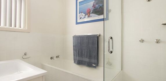 Charming 2-Bedroom Flat in Toongabbie!! - Photo 2