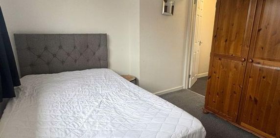 1 bedroom in a house share to rent - Photo 2