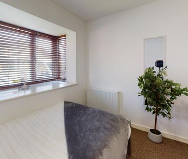 4 bedroom semi-detached house to rent - Photo 4