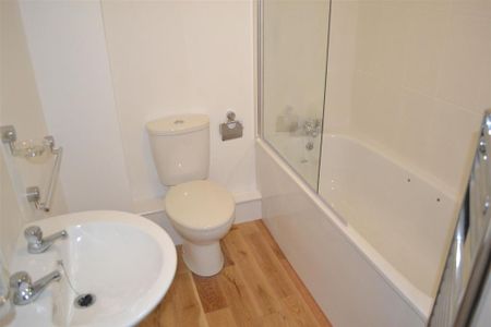 2 bedroom flat to rent - Photo 4