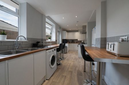 Robin Hood Crescent, Doncaster, DN3 - Photo 5