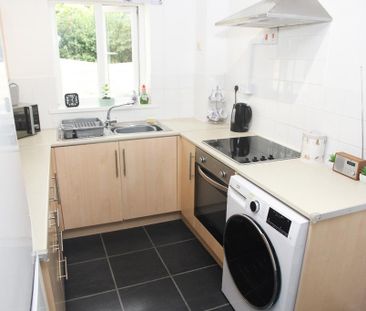 2 bedroom terraced house to rent - Photo 4