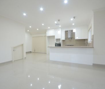 Immaculate House&comma; Walk to Shops&comma; Station & Girraween Pu... - Photo 3