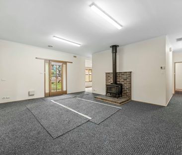 FIVE BEDROOM HOUSE IN GREAT CENTRAL LOCATION - Photo 1