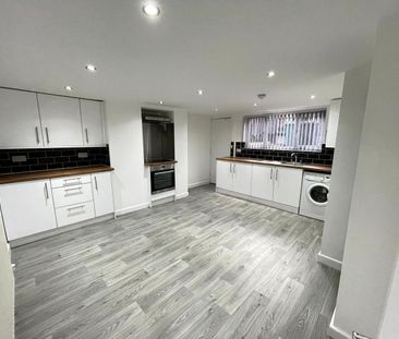 2 Bed Terraced House, Arthington View, LS10 - Photo 5