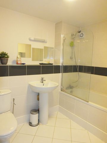 2 bed apartment to rent in Abbey End, Kenilworth, CV8 - Photo 5