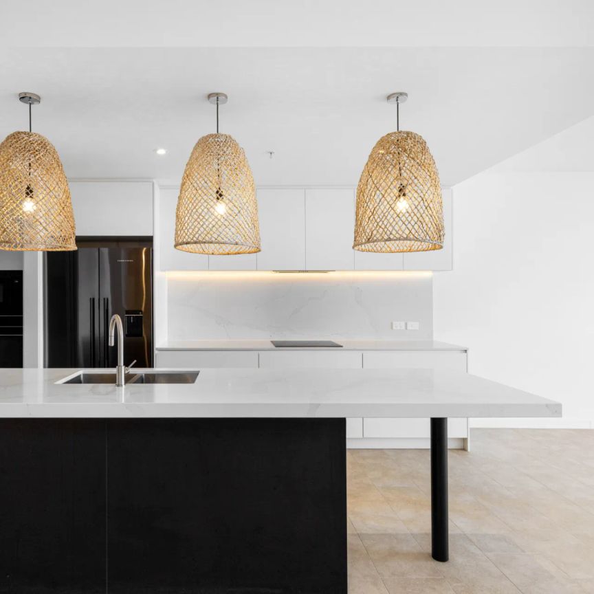 Sophisticated Luxury Beachside - Photo 1