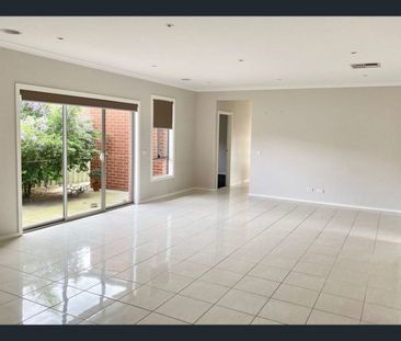 4 Bedroom Home in Manor Lakes! - Photo 1