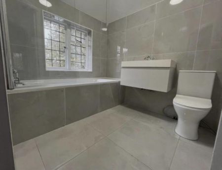 4 bedroom semi-detached house to rent - Photo 5