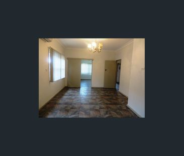 BEAUTIFUL FAMILY HOME!! - Photo 1