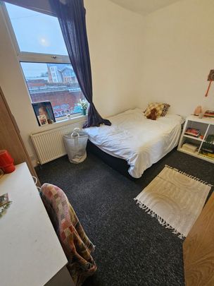 5 Bed - 82 Harold Terrace, Hyde Park, Leeds - LS6 1LD - Student - Photo 1