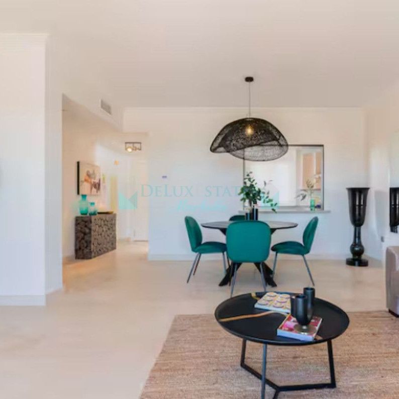 Penthouse for rent in New Golden Mile, Estepona - Photo 1