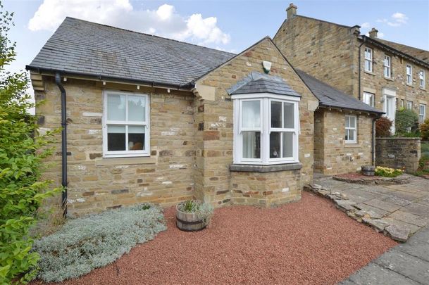 2 bedroom detached bungalow to rent - Photo 1