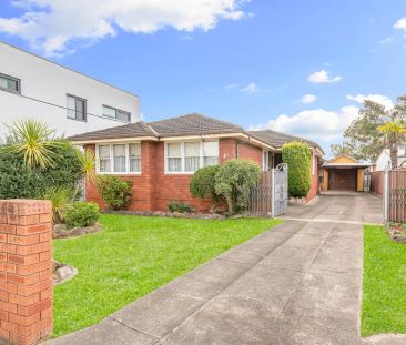 “Spacious 4-Bedroom Family Home in Auburn!!” - Photo 1