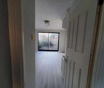 2 bedroom end of terrace house to rent - Photo 4