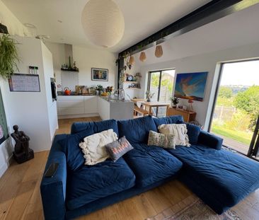 2 Bed Semi-Detached House, Woodbourne Avenue, BN1 - Photo 1