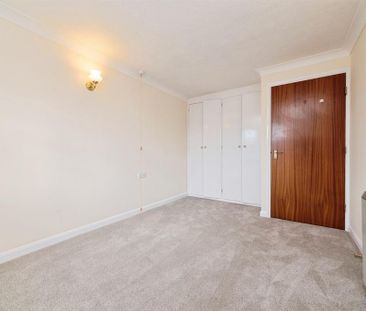 1 bedroom retirement property to rent - Photo 5