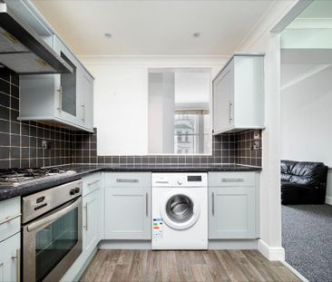 3 bedroom flat to rent - Photo 2