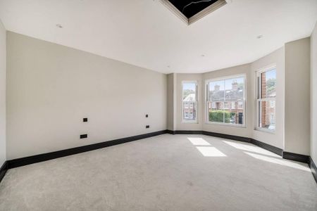 4 bedroom detached house to rent - Photo 3