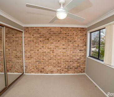 SPACIOUS 3 BEDROOM TOWNHOUSE!! - Photo 4