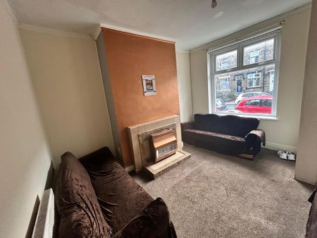 4 bedroom terraced house to rent - Photo 2