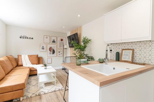 4 bedroom terraced house to rent - Photo 1