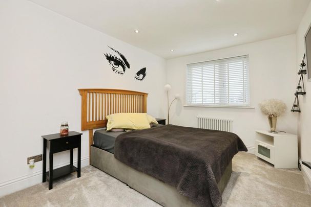 5 bedroom detached house to rent - Photo 1