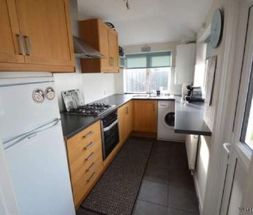 3 bedroom property to rent in Addlestone - Photo 2