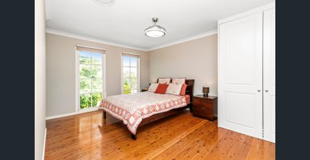 Stylish Family Retreat in a Prime Cul-de-Sac Location - Photo 2