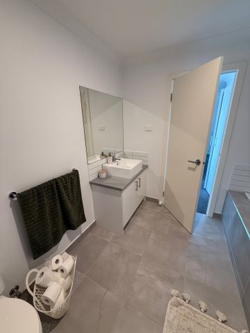 Cranbourne North - Photo 4