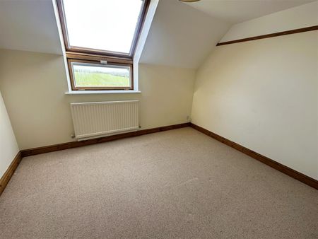 Paddock End, Kington St Michael, Chippenham, SN14 - Photo 2