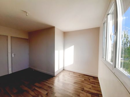 Type 5 refait à neuf – séjour lumineux avec balcon - Photo 5
