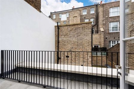 A beautifully presented three bedroom mews house located between Knightsbridge and Sloane Square - Photo 2