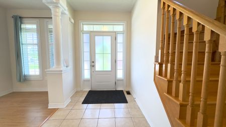 For Lease - 39 Pavlova Crescent, Richmond Hill, Ontario - Photo 2