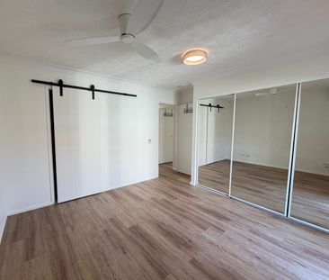 Modern Chevron Island Apartment – Walk to Cafes, Beach & HOTA - Photo 3