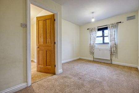 Spacious Detached Family Home with Garage available TO LET in Wymondham - Photo 3