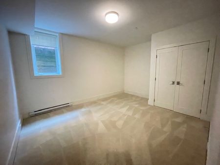 Newer One Bedroom Suite in White Rock - Photo 3