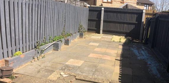 2 bedroom terraced house to rent - Photo 2