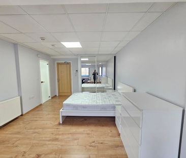 London Road, Southampton - Photo 2