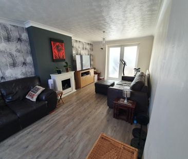 4 bedroom detached house to rent - Photo 3