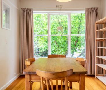 Stylish and Sun Drenched Apartment in Prime Location – FURNISHED - Photo 4