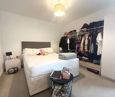 1 bedroom in a flat share to rent - Photo 4
